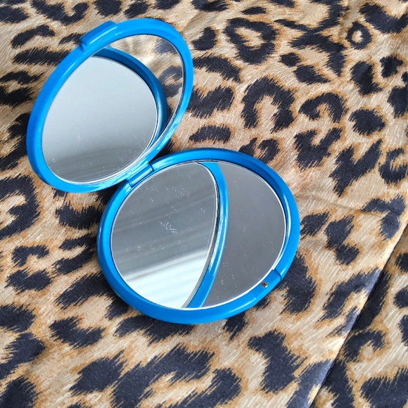 Blue Compact Mirror - Picture 4 of 6